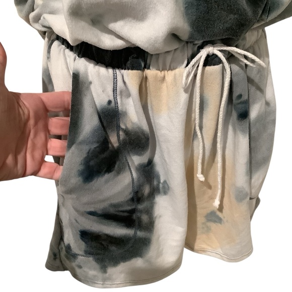 Erge Women’s Black and Cream Tie-Dye Jumper Shorts Outfit WORN ONCE. Drawstring - Picture 2 of 9